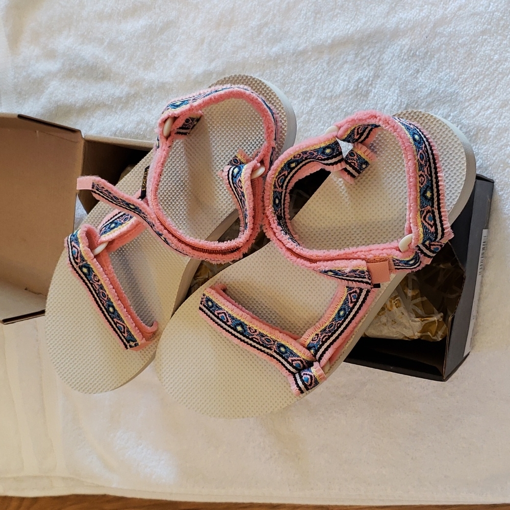 TEVA womens size 8